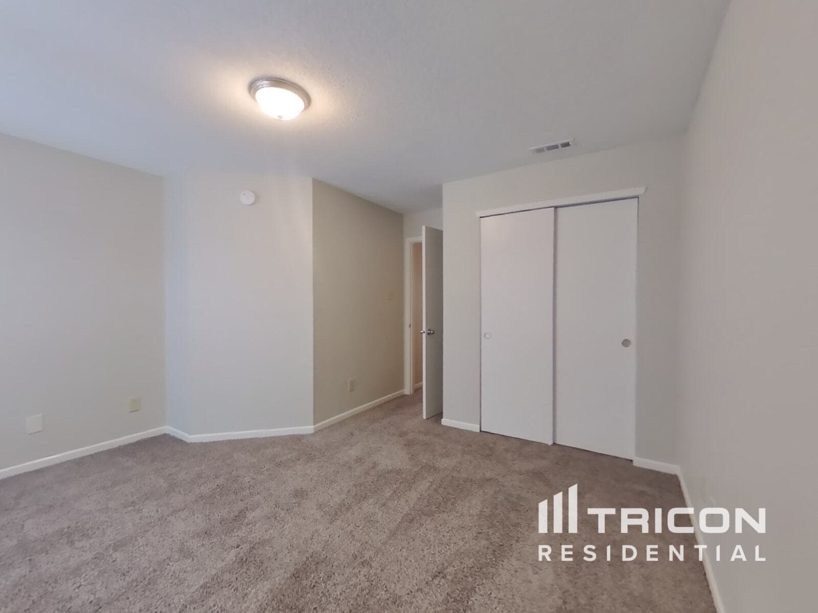 Building Photo - 11361 N Creekside Dr