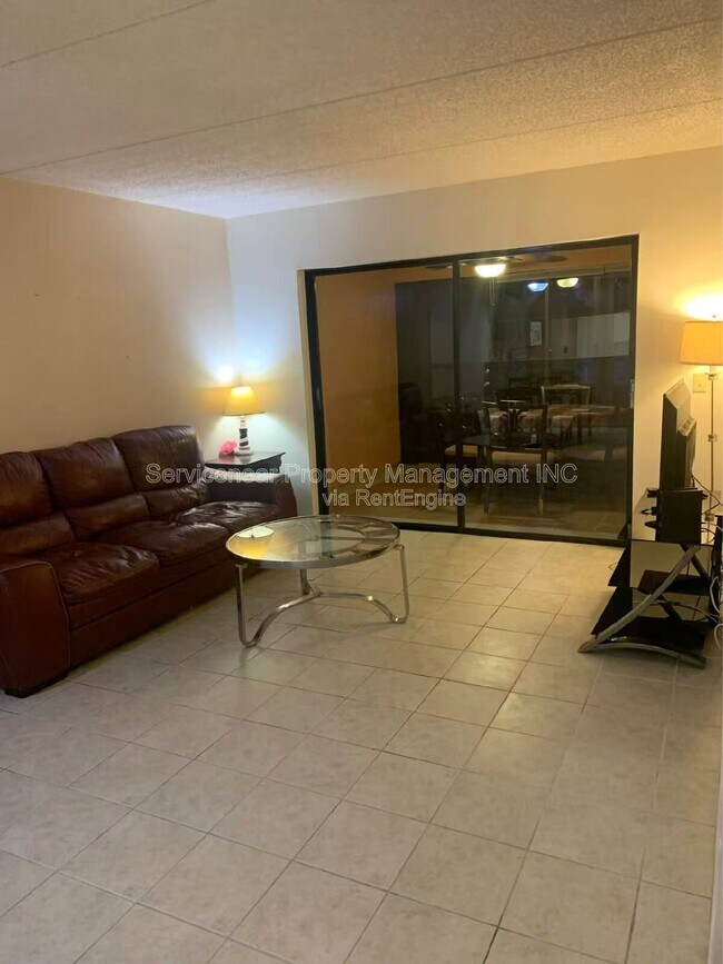 Building Photo - 217 Woodlake Wynde