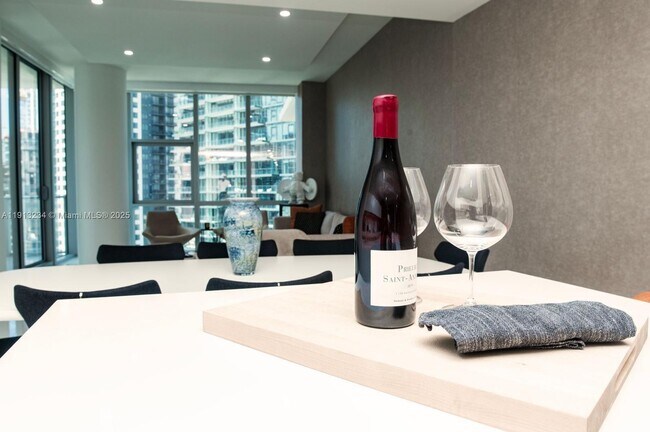 Building Photo - 851 NE 1st Ave