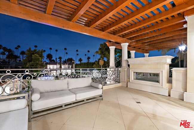 Building Photo - 718 N Rodeo Dr