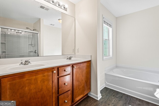 Building Photo - 558 Woodland Park Terrace