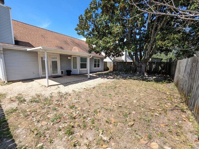 Building Photo - 437 Bridgewater Ct