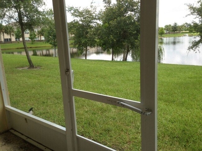 Building Photo - BEAUTIFUL 3 BEDFROOM, ,2.5 BATHROOMS TOWNH...