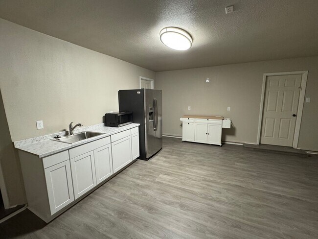 Building Photo - 5303 Shady Oak Cir