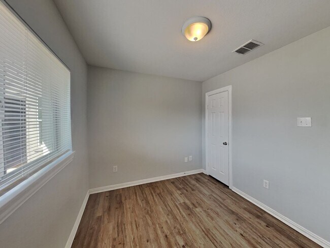Building Photo - Coming Soon! 4BR/3BA | Updated Single Family Home | Fenced  yard | In Grand Prairie!