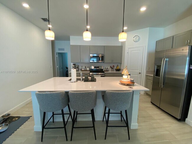 Building Photo - 11060 Middle Strm Dr