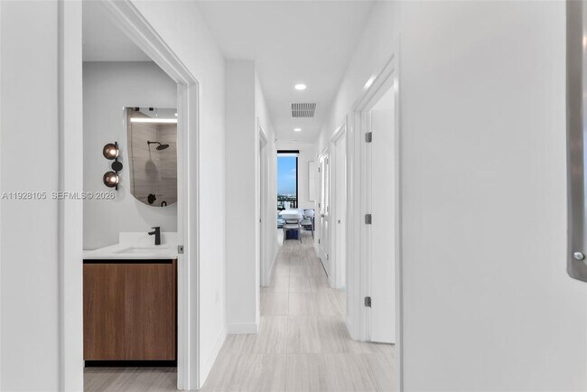 Building Photo - 580 72nd St