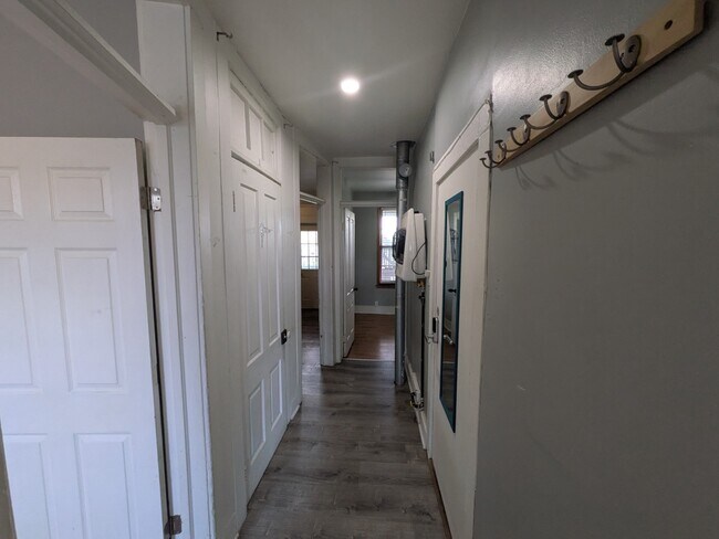 Building Photo - Updated 2BR/1BA in Pullman – Internet Incl...