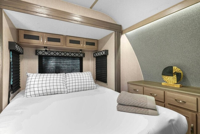 Building Photo - 2014 Newman St