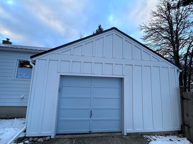 Building Photo - Charming 3 Bedroom, 2 Bath House on the East Side of Kalispell