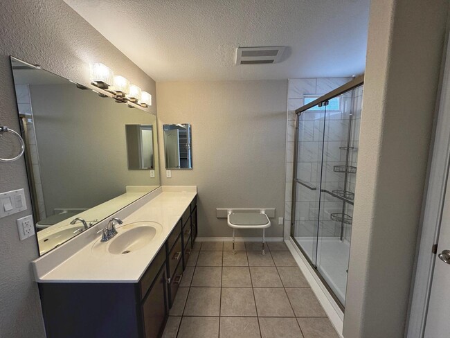 Building Photo - 8608 Quail Creek Ct NE