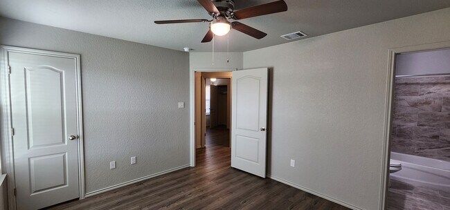 Building Photo - 3 Bedroom 2 Bath Duplex in Copperas Cove V...