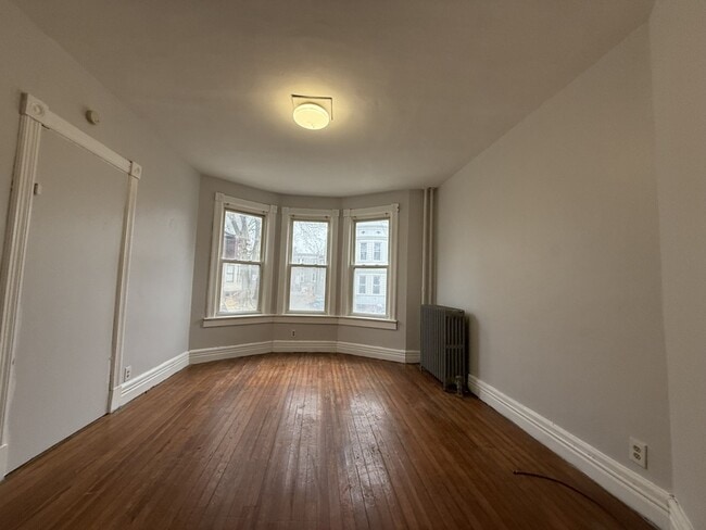 Building Photo - 380 Orange St