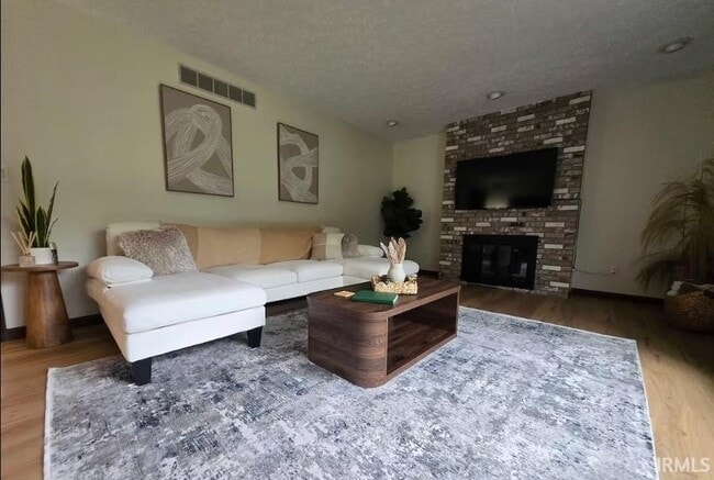 Building Photo - 1632 Sycamore Ct