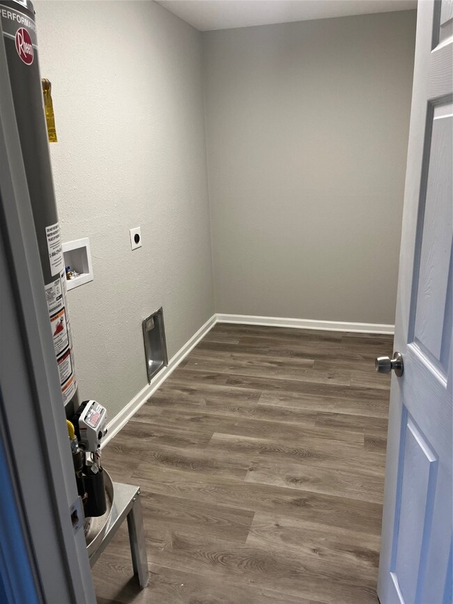 Building Photo - 7202 Carver Ave