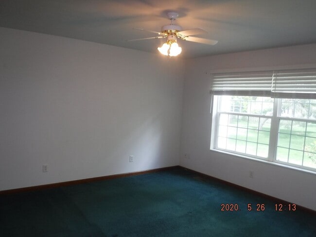 Building Photo - Spacious 3 Bedroom Home in Aspen Place Nei...