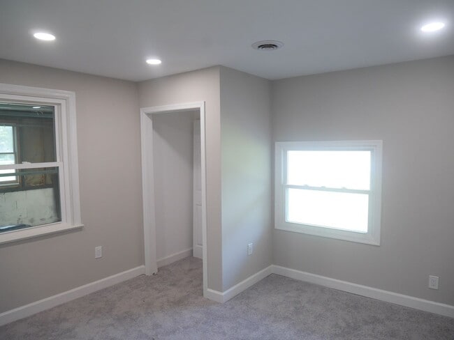 Building Photo - Charming Single-Family Home with Modern Up...