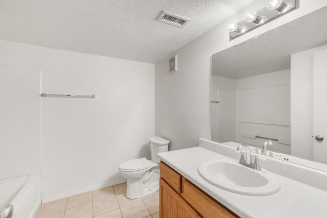 Building Photo - 11031 Deer Lodge Pl SE