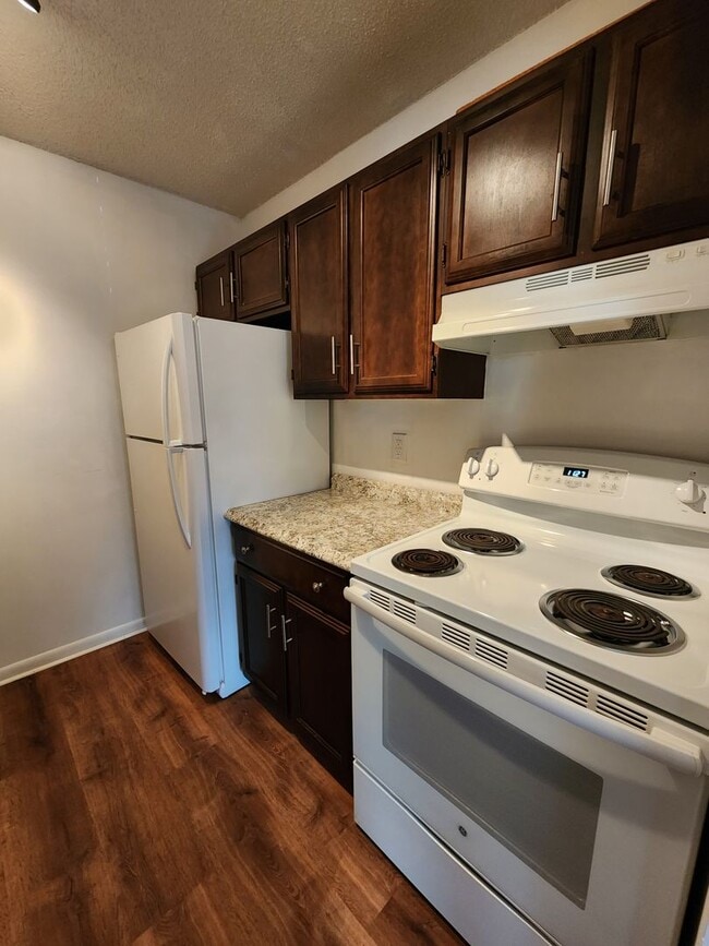 Building Photo - Downstairs Apartment in Black Mountain!