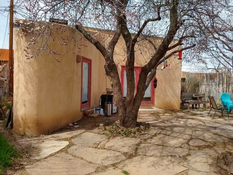 Primary Photo - 608 Alicia St