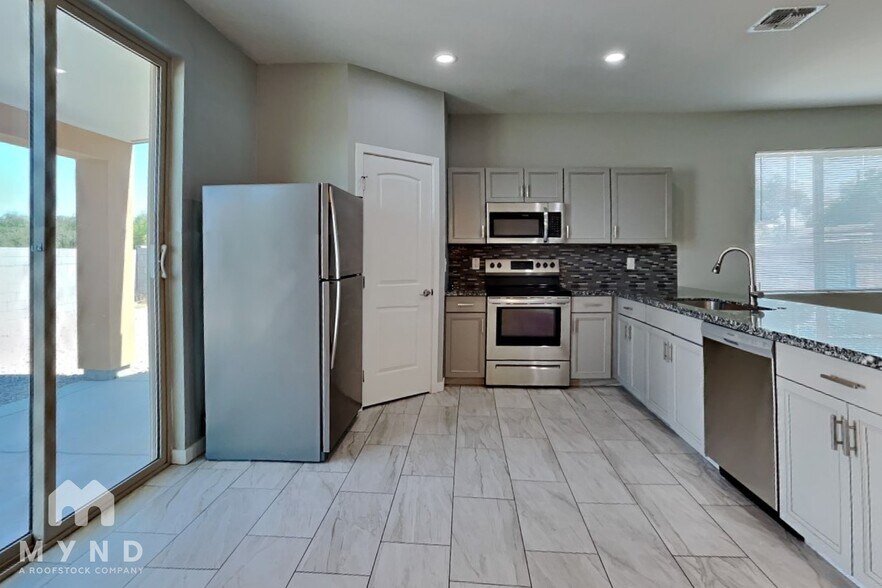 Building Photo - 6041 S 8th Pl