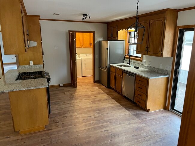 Building Photo - 430 Co Rd 445