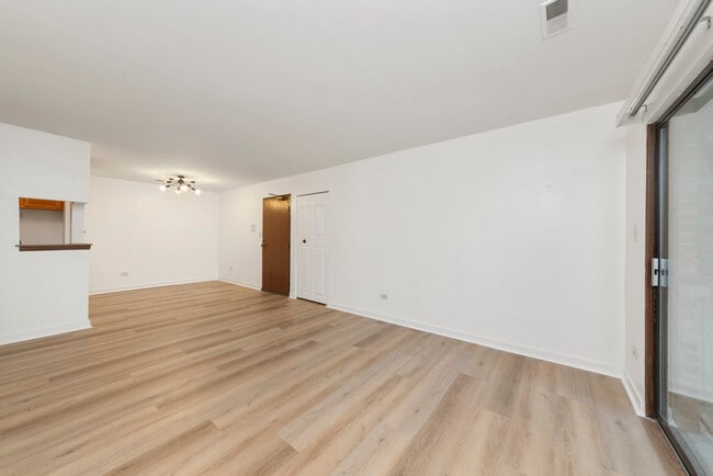 Building Photo - 1420 Stonebridge Cir