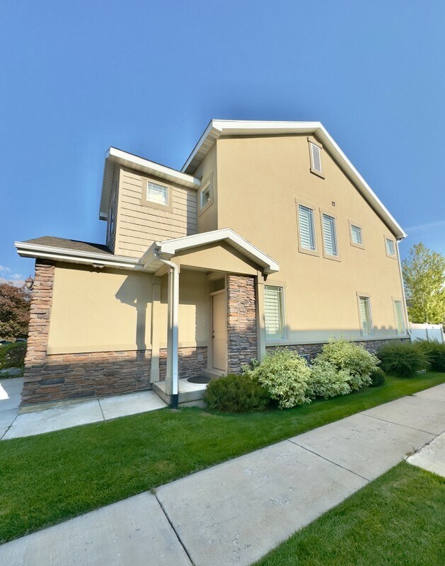 Building Photo - 634 E 60 S