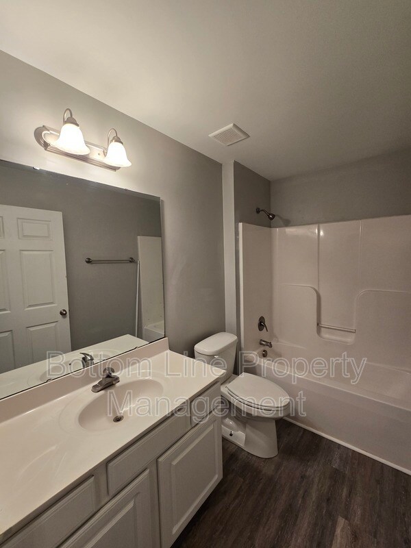 Building Photo - 3850 Fircrest Dr