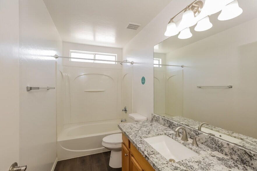 Building Photo - 7218 S 39th Dr
