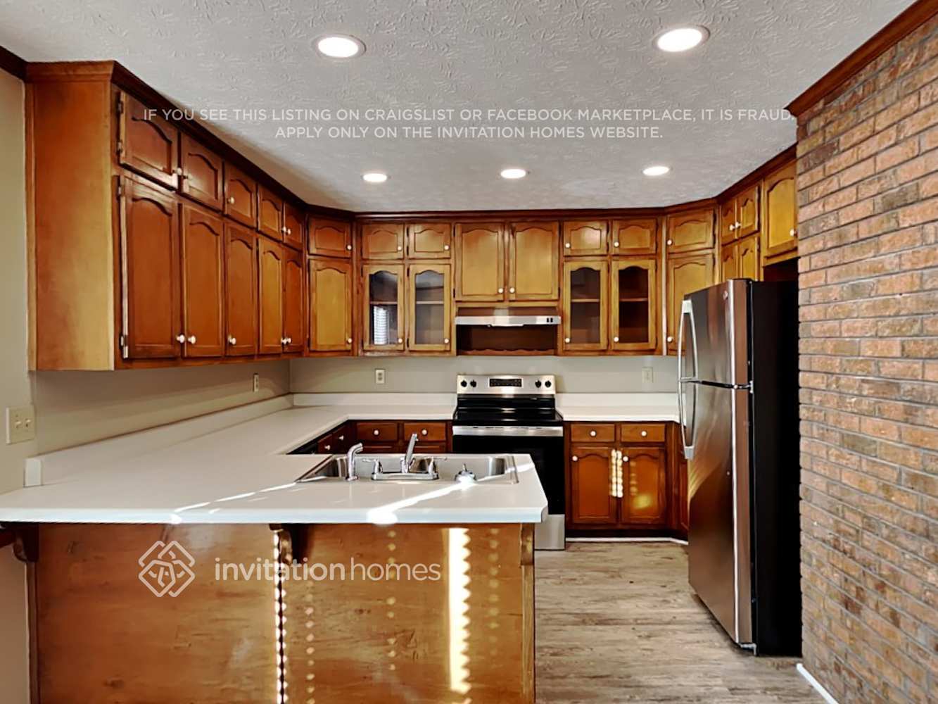 Building Photo - 1231 Great Oaks Dr SE