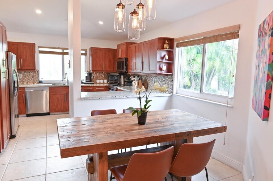Building Photo - 6788 Via Regina
