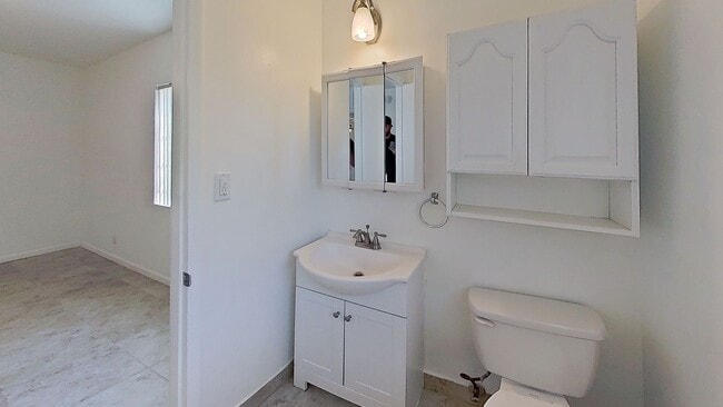 Building Photo - Beautiful  4+2 GRANADA HILLS HOME