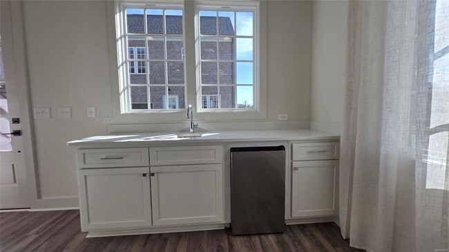 Building Photo - 4517 Broadwick St