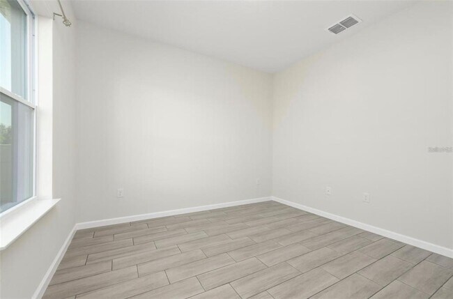 Building Photo - 719 Martin Ln