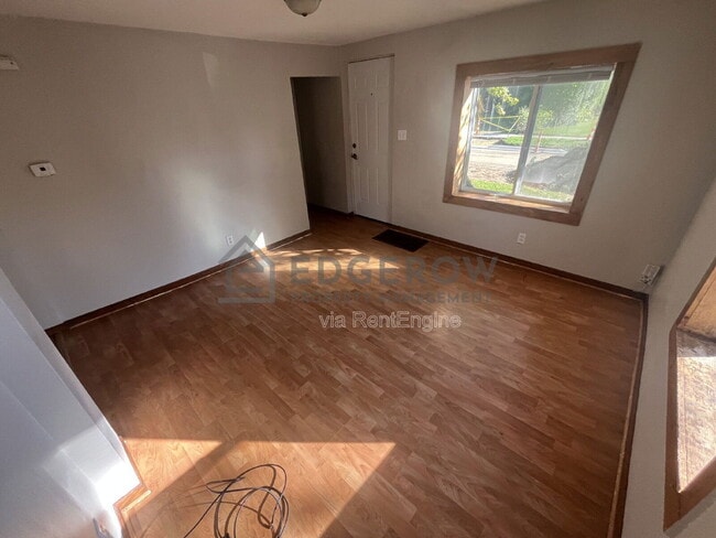 Building Photo - 1009 Quarry Ave NW