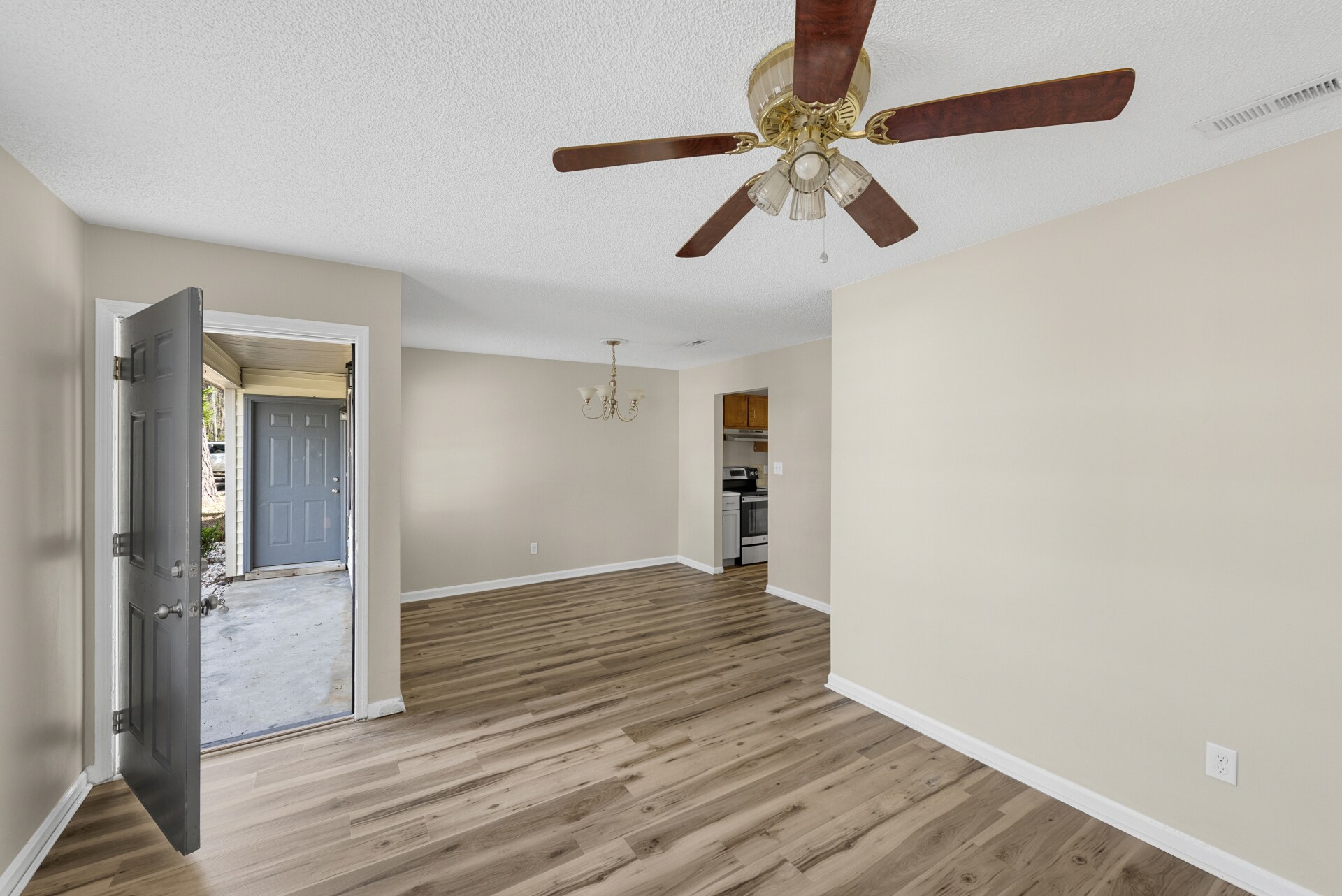 Dinning Room - 377 W Wilbur St