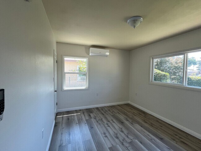 Building Photo - 2Bedroom/1  Bath home in Whittier