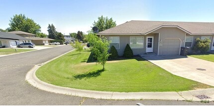 Building Photo - Hidden Gem Living with Garage & Fenced Yard