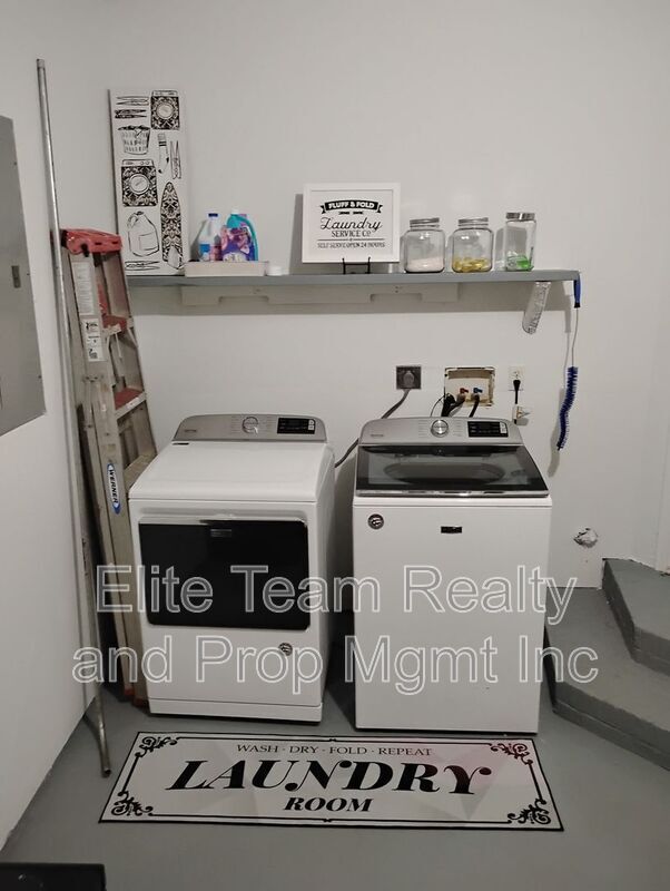 Building Photo - 336 Lutz Ave