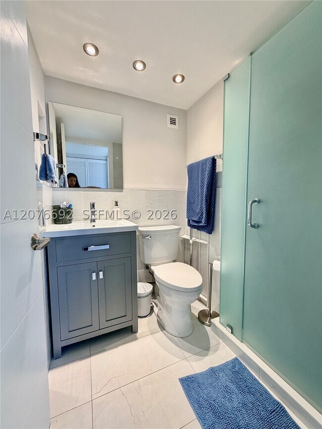 Building Photo - 1450 Brickell Bay Dr