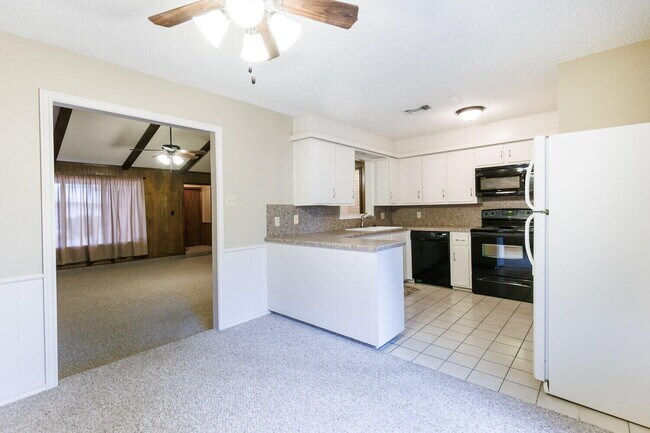 Building Photo - 3406 65th Dr