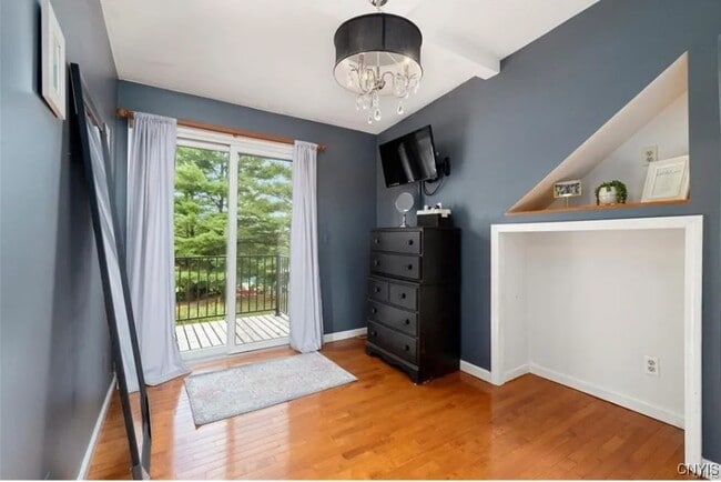 Building Photo - 2943 Lumbard Rd