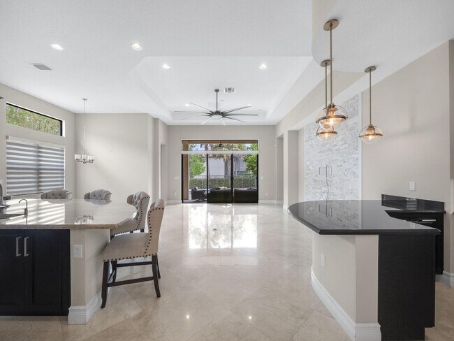 Building Photo - 9931 Bozzano Dr