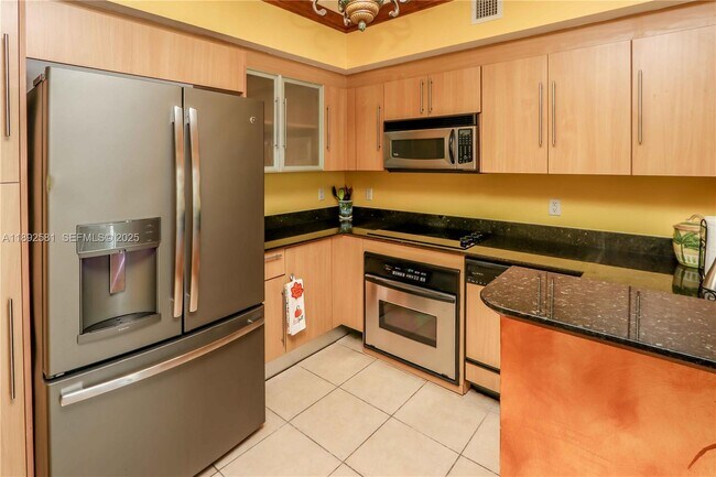 Building Photo - 335 S Biscayne Blvd