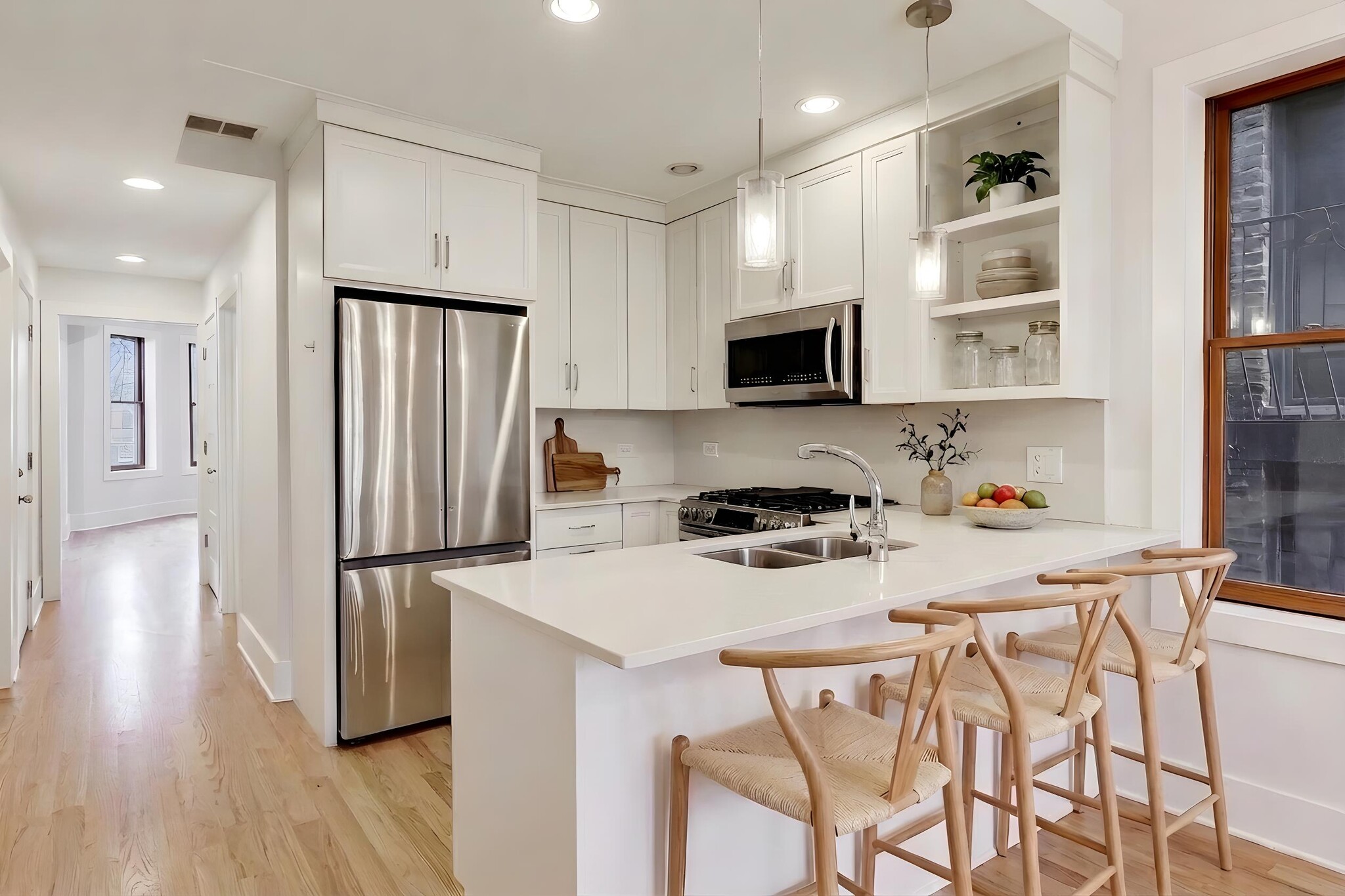 Building Photo - 2132 N Oakley Ave