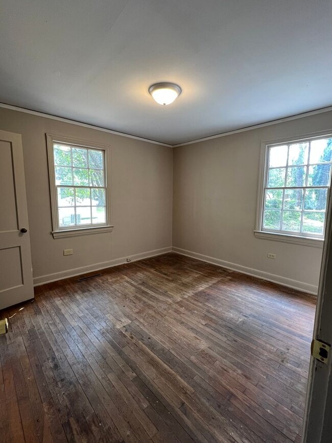 Building Photo - 517 Williams St