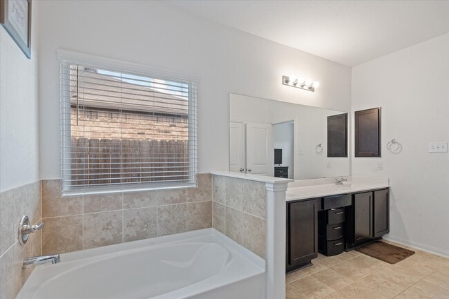 Building Photo - 4715 Painted Bunting Ln