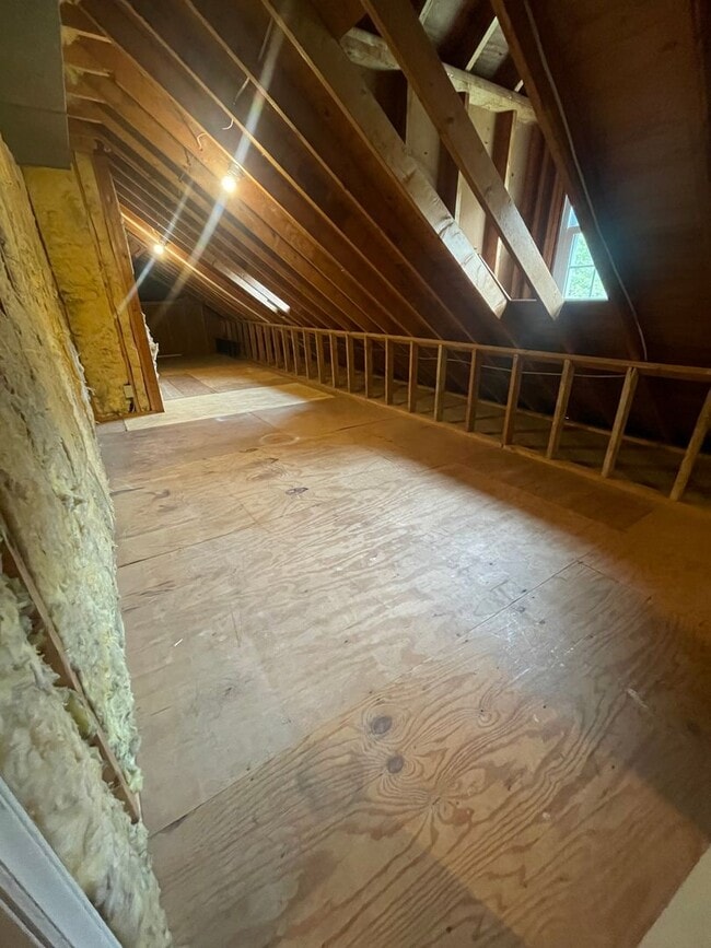 Building Photo - Spacious 4 Bedroom near Guilford College