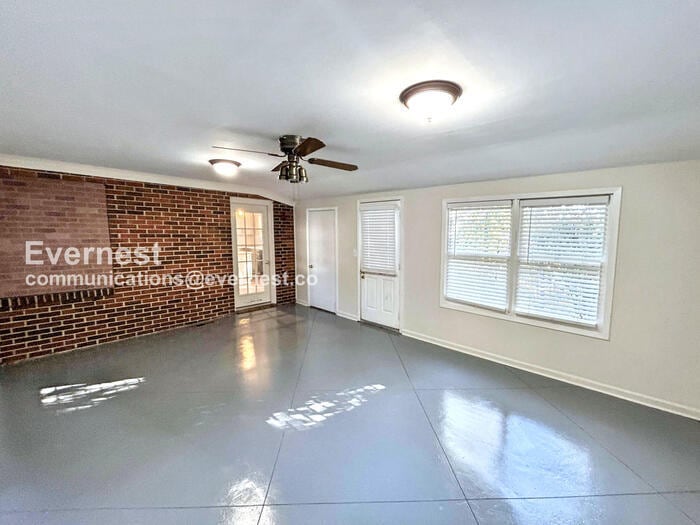 Building Photo - 409 Ferncliff Dr